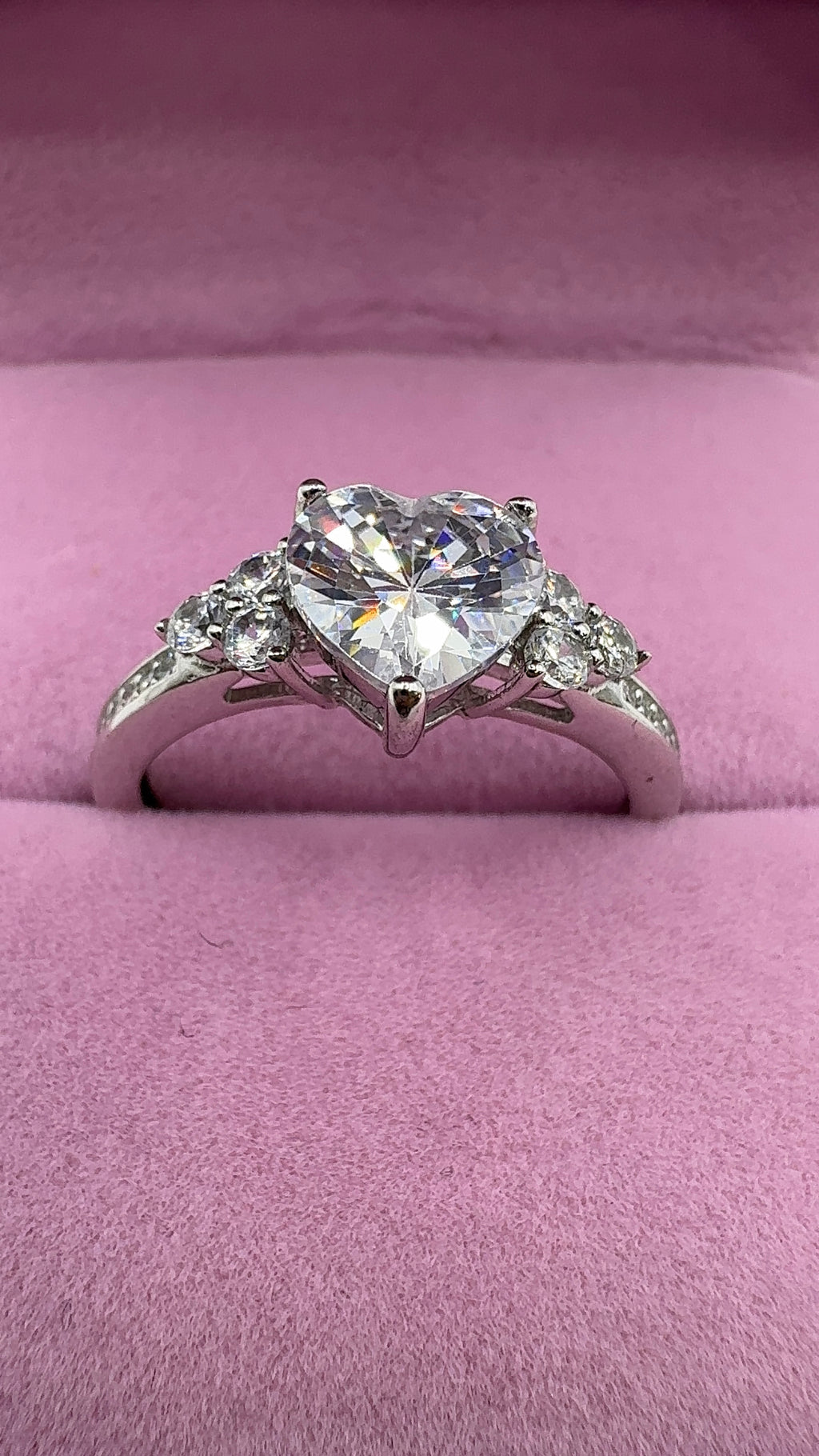 Adjustable heart ring