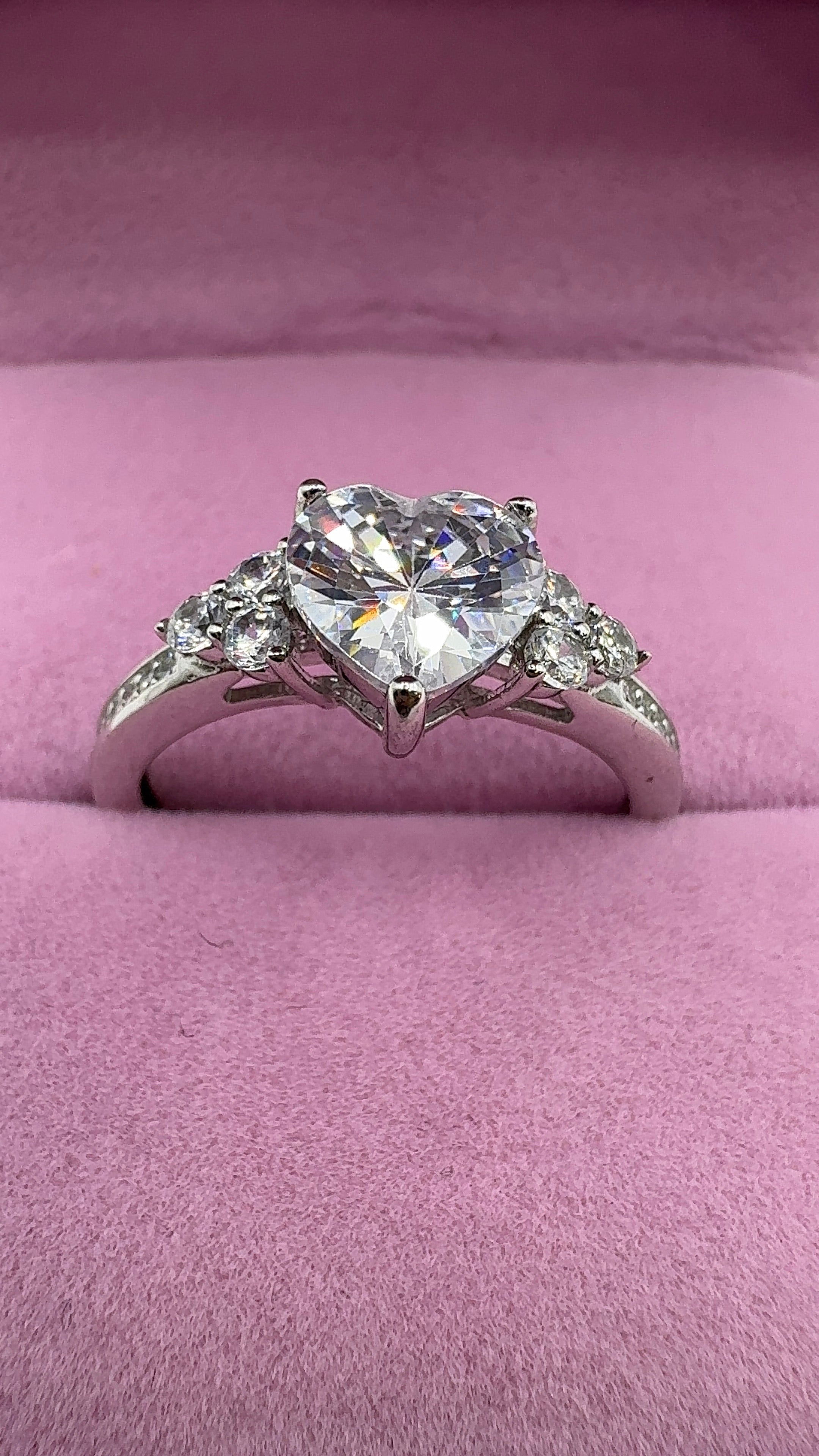 Adjustable heart ring