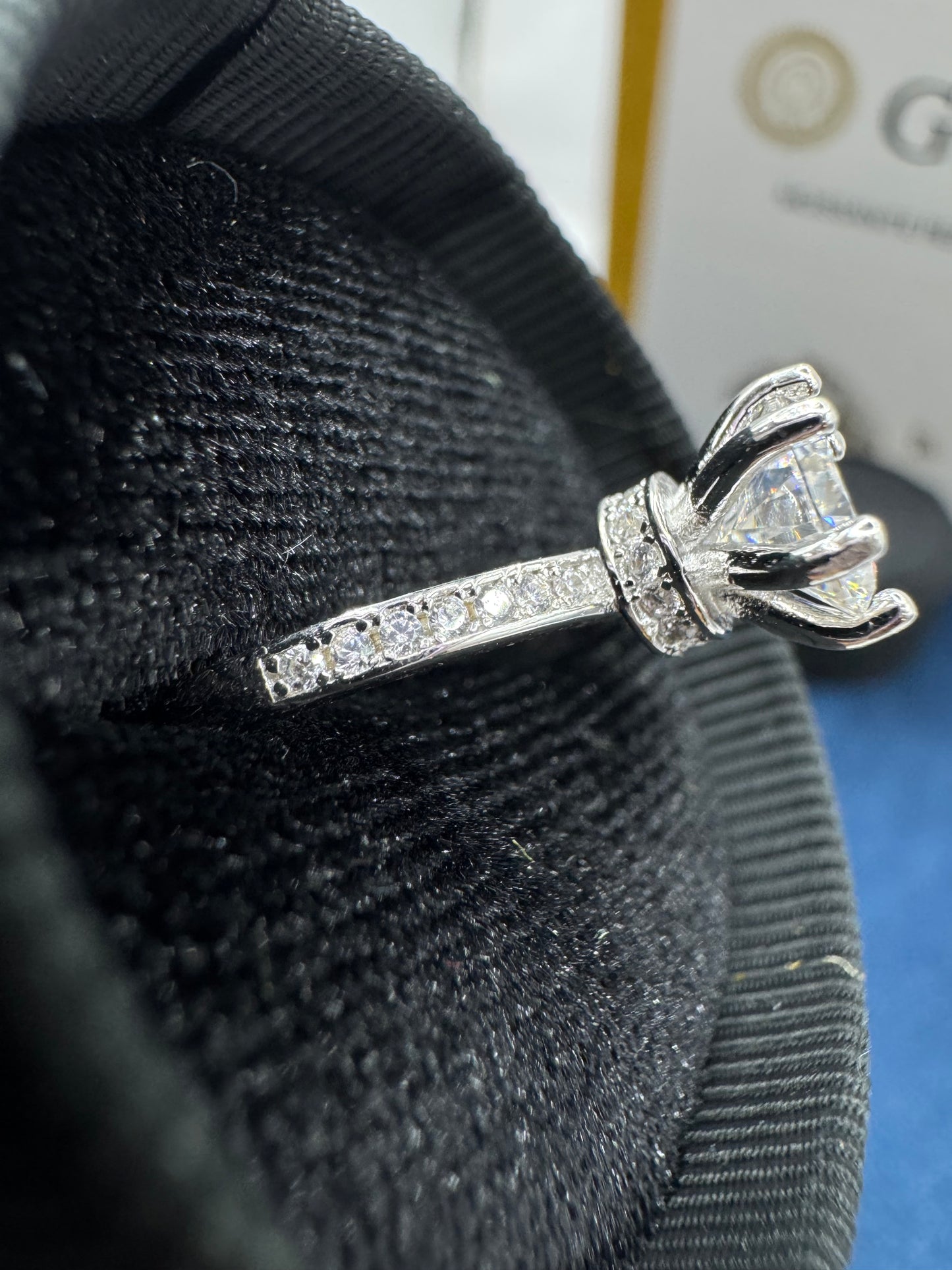 Anillo moissanita