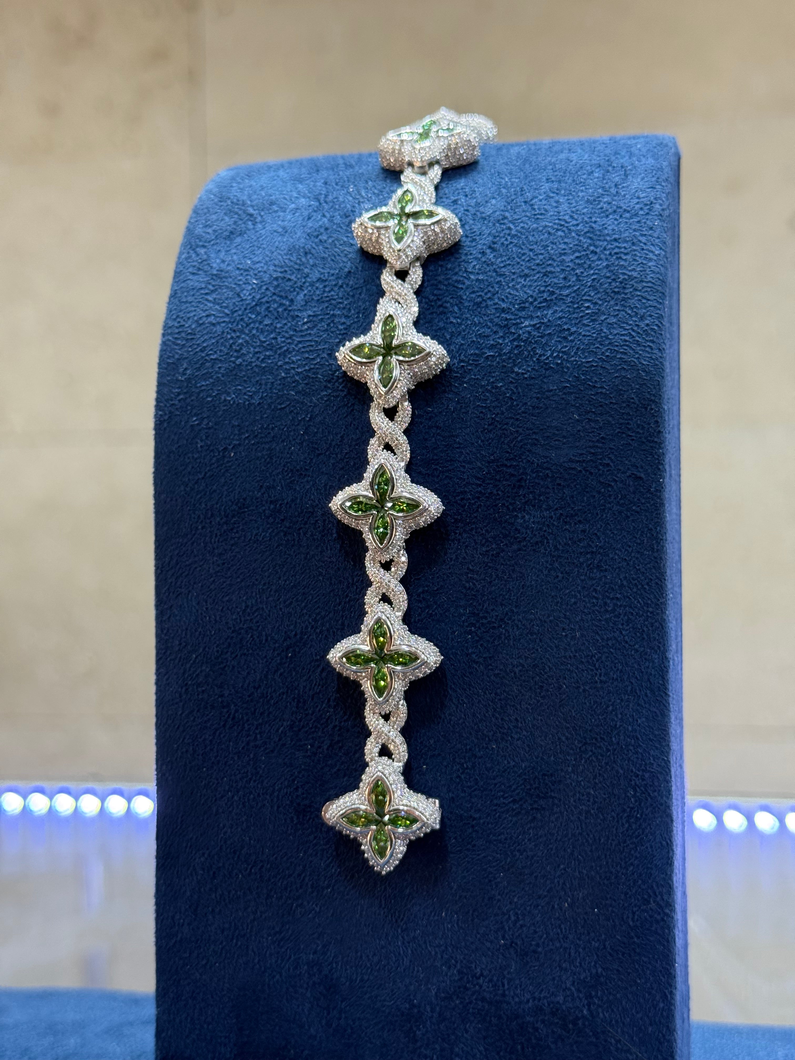 Clover Bangle - Colored Moissanite