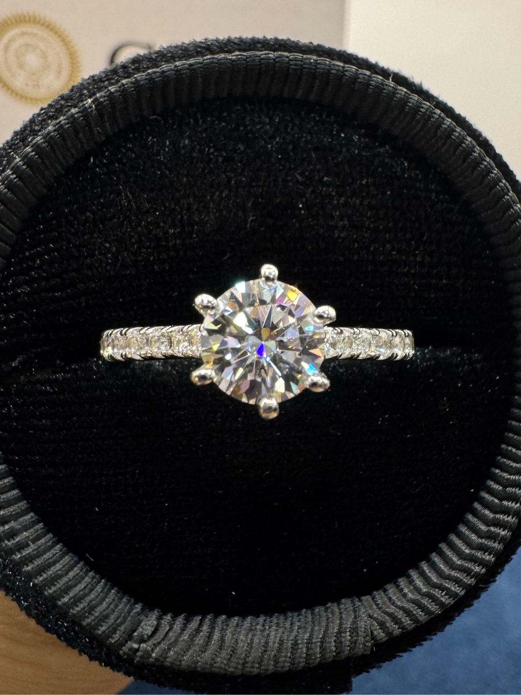 Anillo moissanita 6 uñas