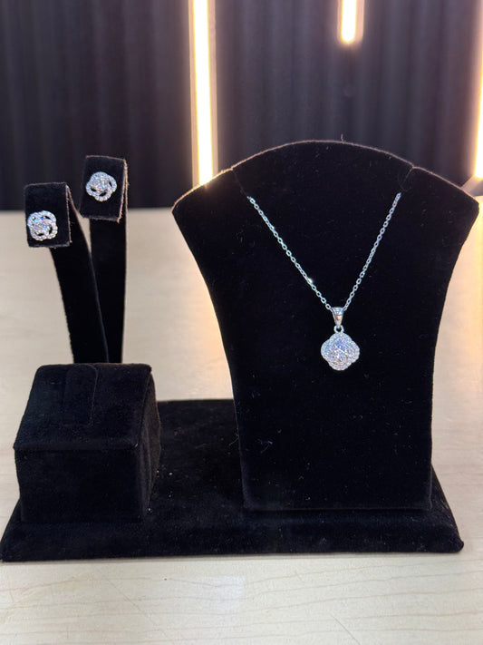 Set flor aretes y collar