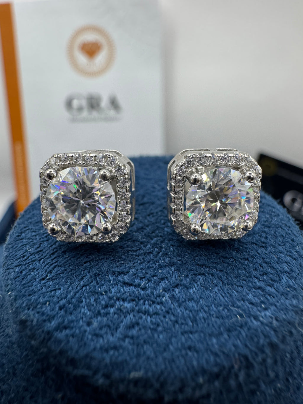Aretes cuadrados moissanita