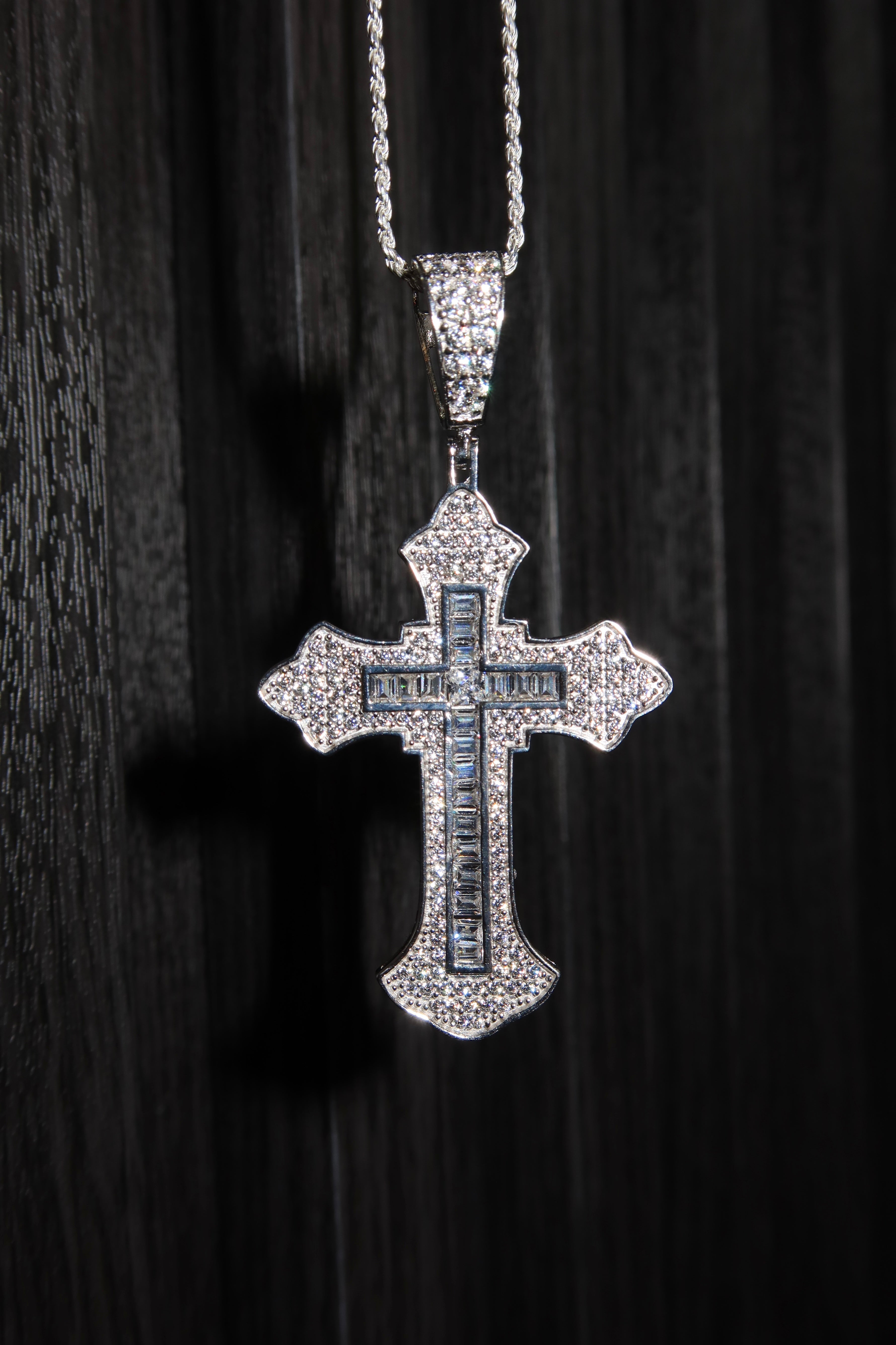 Dije cruz baguette hueco