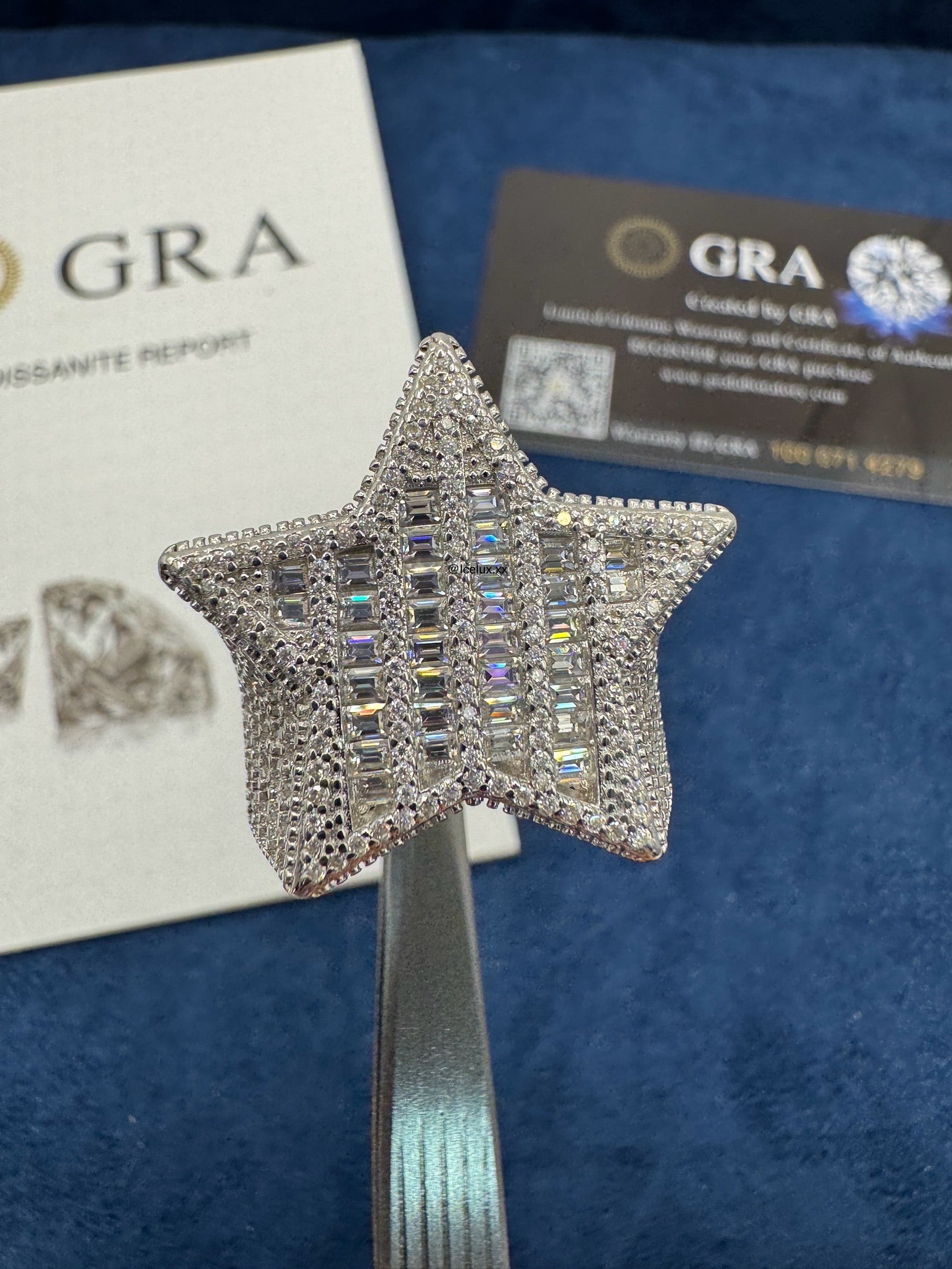 Anillo estrella moissanita