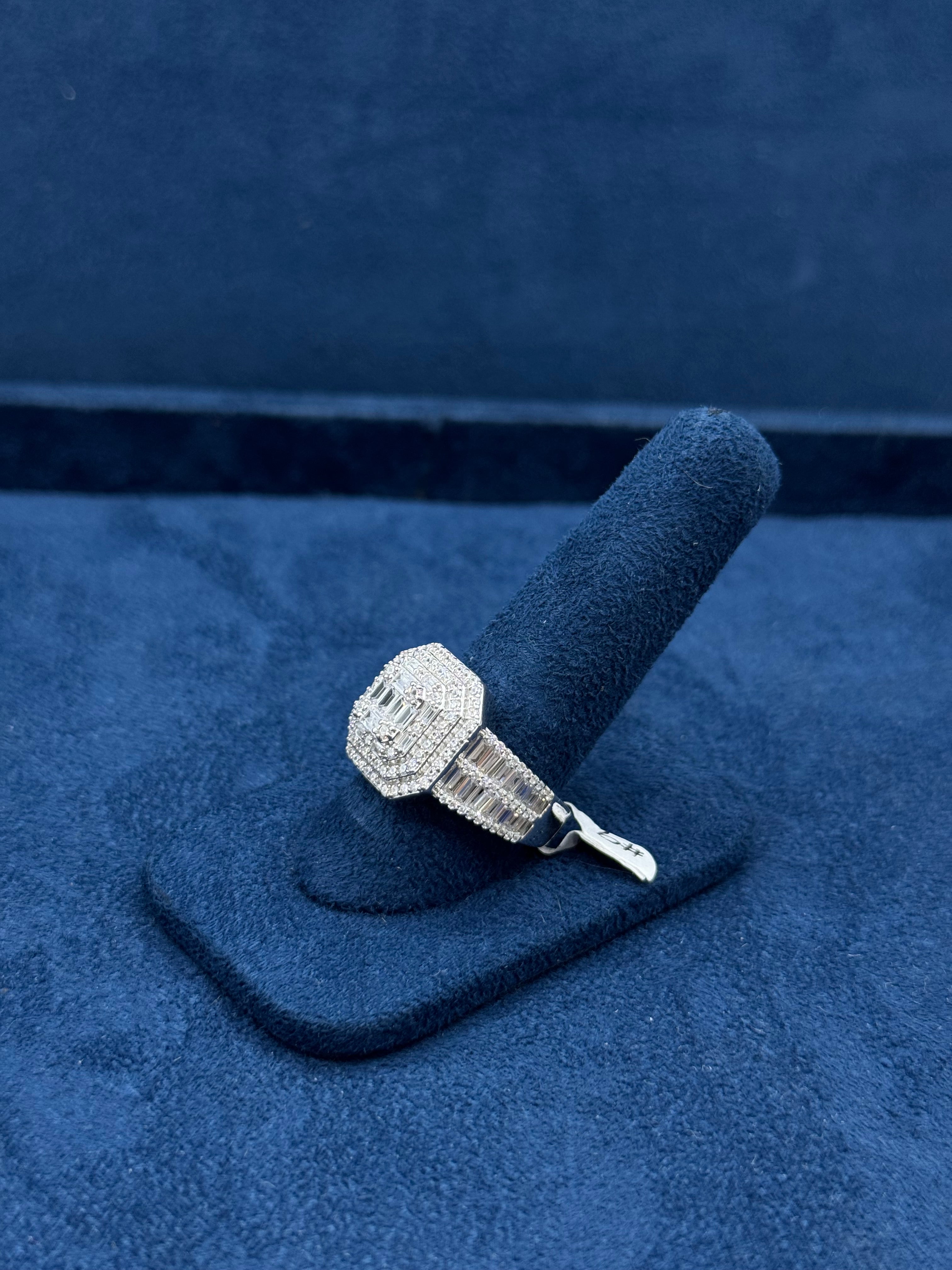 Anillo cuadrado baguette