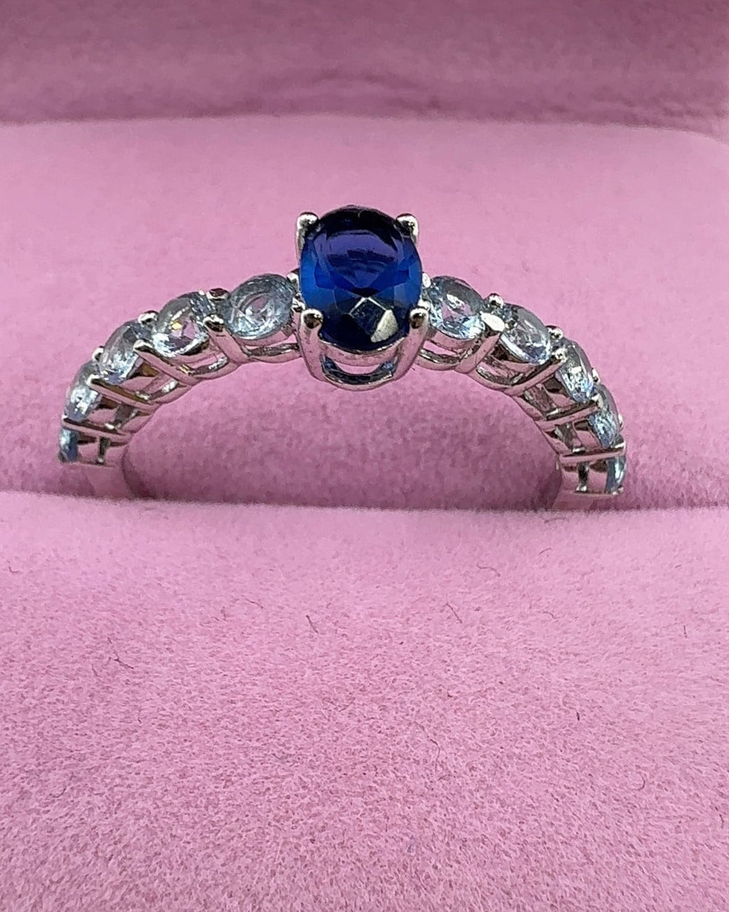 Anillo oval azul